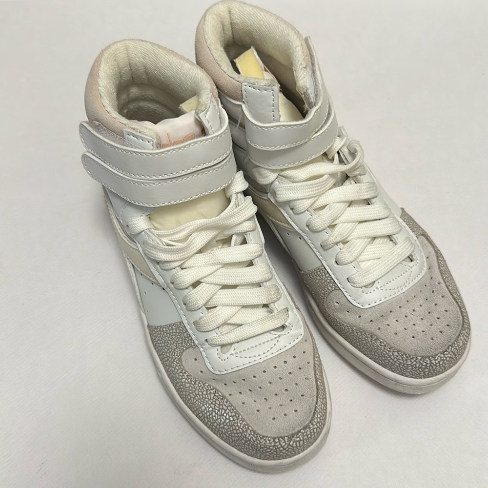 UNIQUE DIADORA SNEAKS!